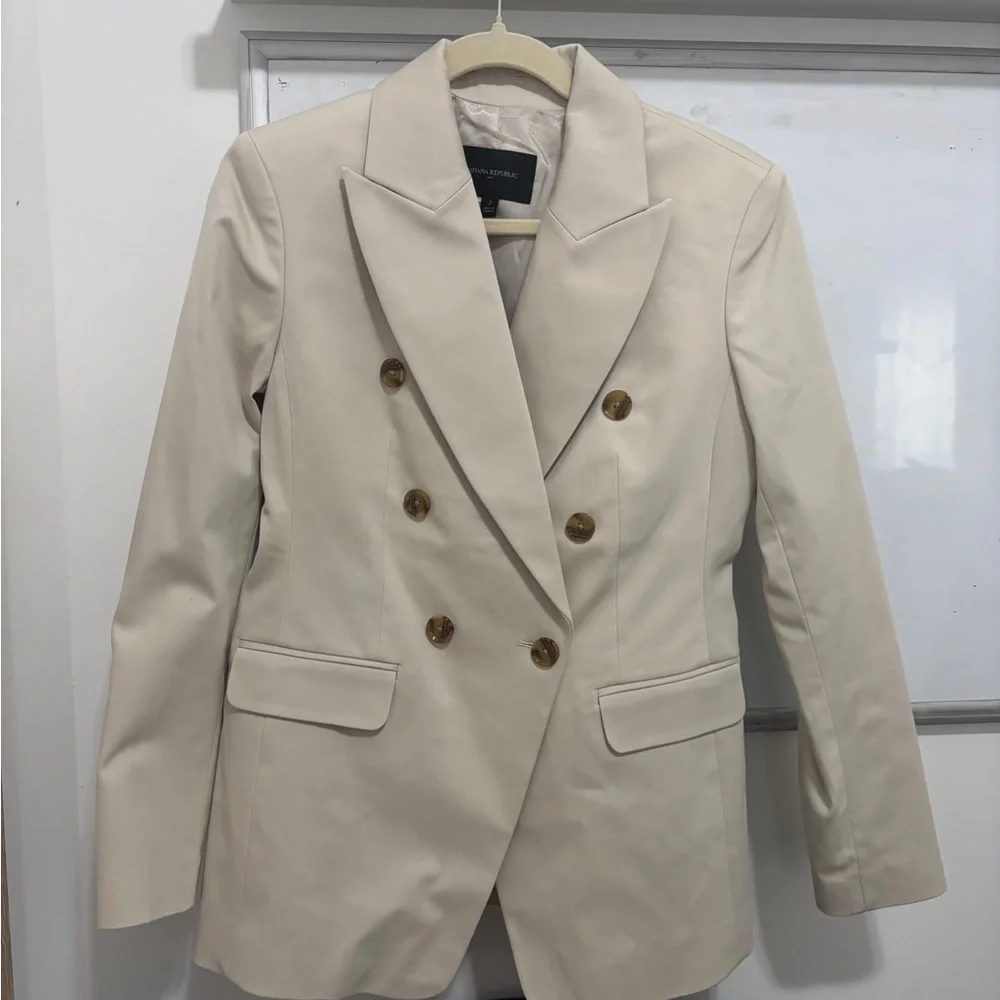 Banana Republic Cream Blazer - Picture 3 of 4